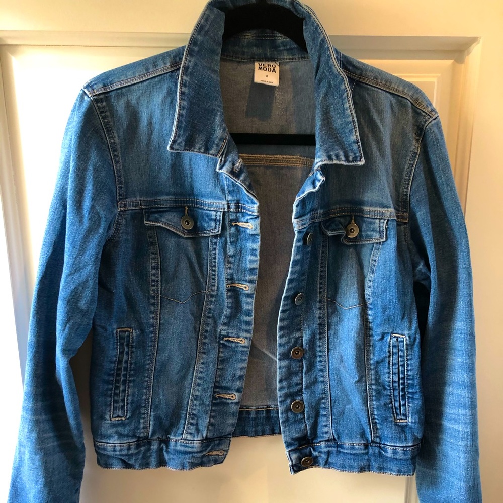 Jean jacket - Picture 2 of 3